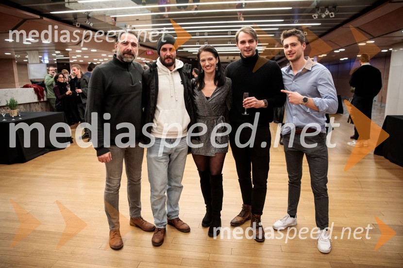  Gorazd Žilavec, igralec;  Matija Rupel, igralec;  Eva Kraš, igralka;  Blaž Dolenc, igralec;  Matej Zemljič, igralecPod svobodnim soncem, premiera koprodukcijske uprizoritve v Cankarjevem domu