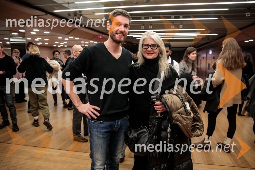  Robert Korošec, igralec;  ... Pod svobodnim soncem, premiera koprodukcijske uprizoritve v Cankarjevem domu