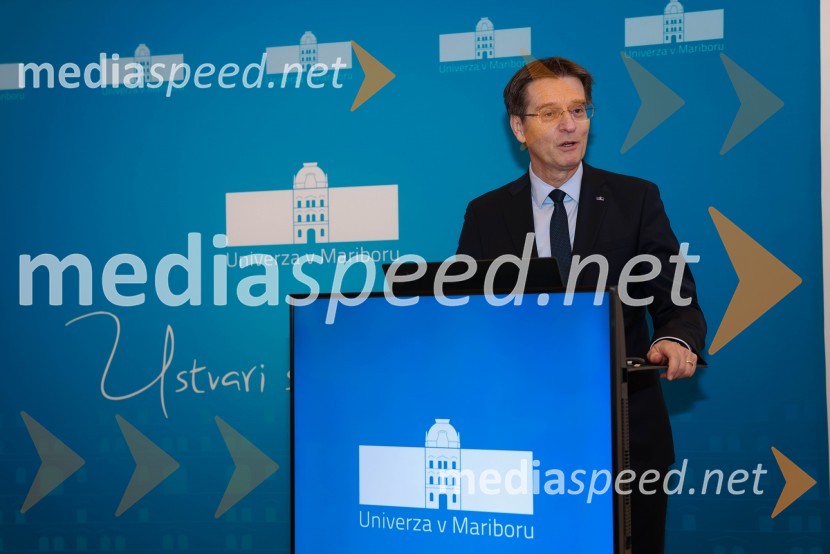 prof. dr. Zdravko Kačič, rektor Univerze v MariboruPodpis sporazuma o sodelovanju med Univerzo v Mariboru in Tehniško univerzo v Gradcu