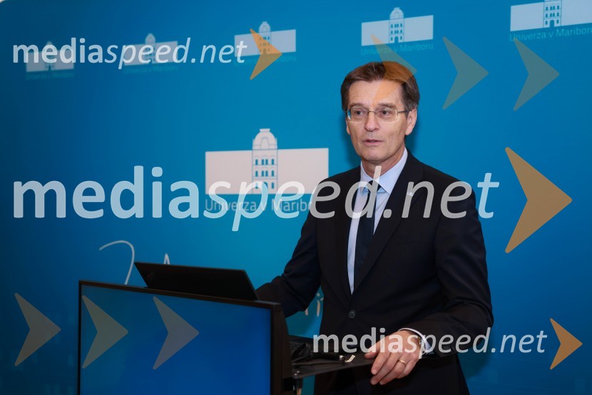 prof. dr. Zdravko Kačič, rektor Univerze v MariboruPodpis sporazuma o sodelovanju med Univerzo v Mariboru in Tehniško univerzo v Gradcu