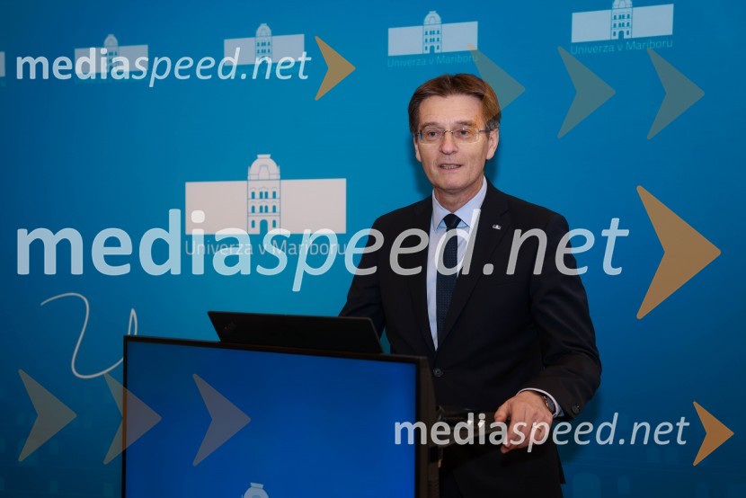 prof. dr. Zdravko Kačič, rektor Univerze v MariboruPodpis sporazuma o sodelovanju med Univerzo v Mariboru in Tehniško univerzo v Gradcu