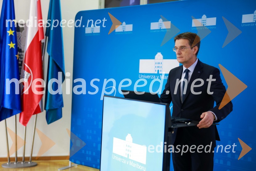 prof. dr. Zdravko Kačič, rektor Univerze v MariboruPodpis sporazuma o sodelovanju med Univerzo v Mariboru in Tehniško univerzo v Gradcu