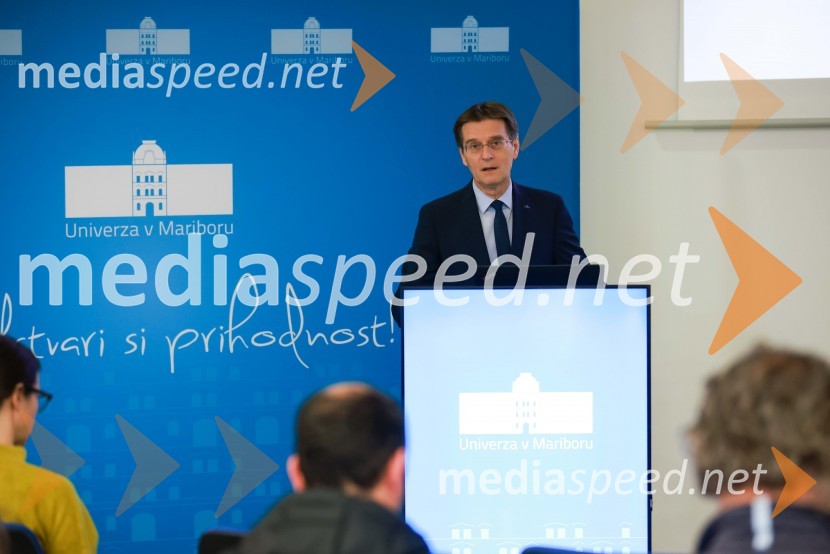 prof. dr. Zdravko Kačič, rektor Univerze v MariboruPodpis sporazuma o sodelovanju med Univerzo v Mariboru in Tehniško univerzo v Gradcu