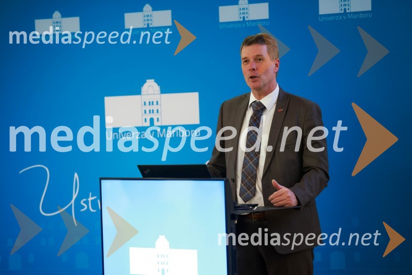 prof. dr. Horst Bischof, rektor TU GrazPodpis sporazuma o sodelovanju med Univerzo v Mariboru in Tehniško univerzo v Gradcu