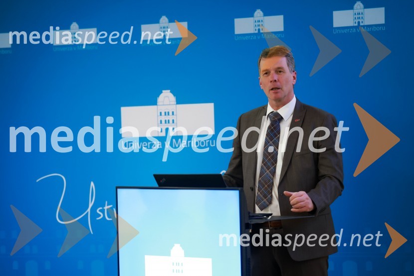 prof. dr. Horst Bischof, rektor TU GrazPodpis sporazuma o sodelovanju med Univerzo v Mariboru in Tehniško univerzo v Gradcu