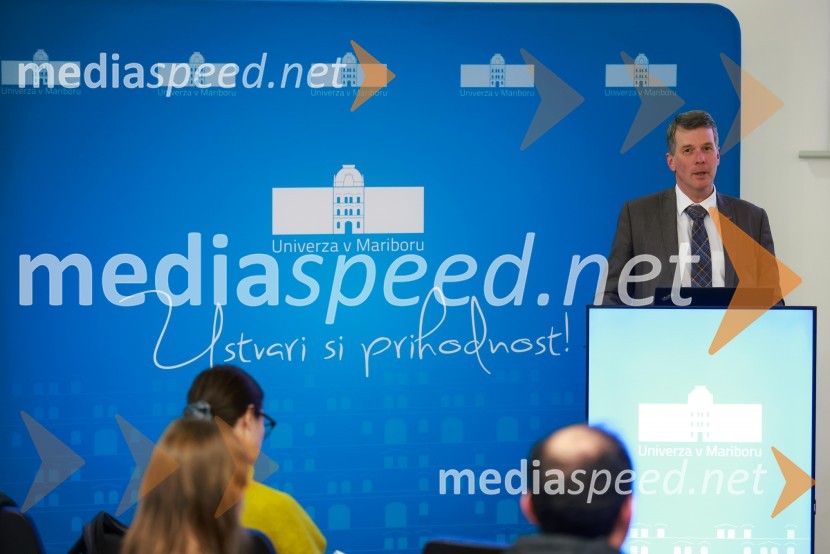 prof. dr. Horst Bischof, rektor TU GrazPodpis sporazuma o sodelovanju med Univerzo v Mariboru in Tehniško univerzo v Gradcu