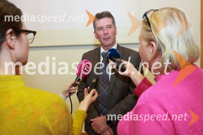 prof. dr. Horst Bischof, rektor TU GrazPodpis sporazuma o sodelovanju med Univerzo v Mariboru in Tehniško univerzo v Gradcu