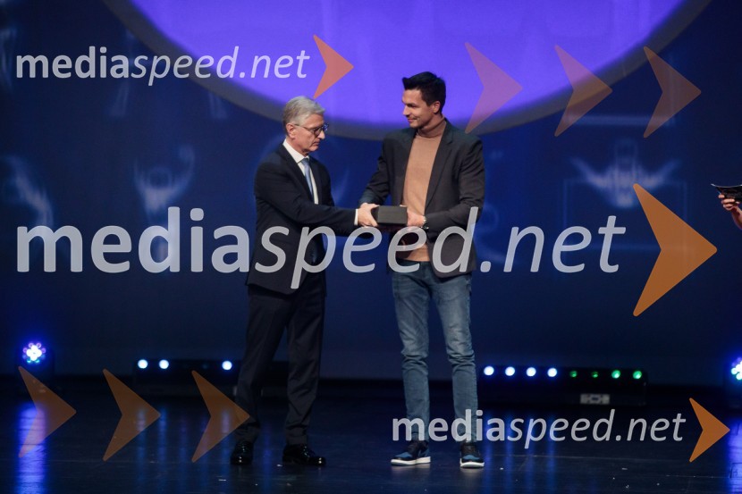  Franjo Bobinac, podpredsednik in generalni direktor za globalni marketing, Hisense International., predsednik Rokometne zveze Slovenije;  Jan Ternjak, direktor Športne agencije ProeliumŠportnik leta 2023