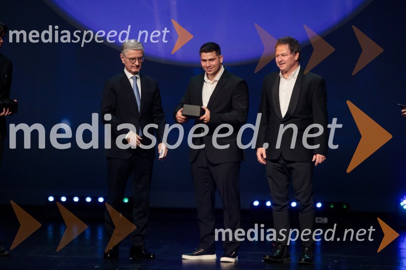  Franjo Bobinac, podpredsednik in generalni direktor za globalni marketing, Hisense International., predsednik Rokometne zveze Slovenije;  Toni Vodišek, kajter;  Rajko VodišekŠportnik leta 2023