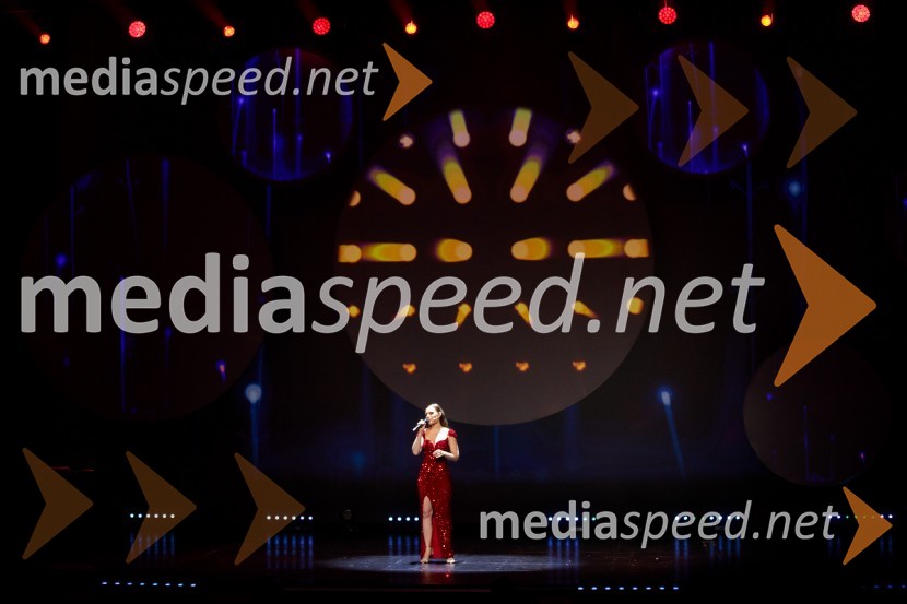  Flora Ema Lotrič, pevkaŠportnik leta 2023