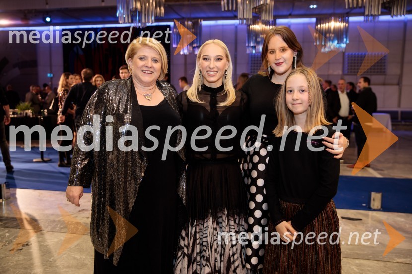  Tadeja Merkač Primožič;  Janja Garnbret, športna plezalka;  ... ;  ... Športnik leta 2023