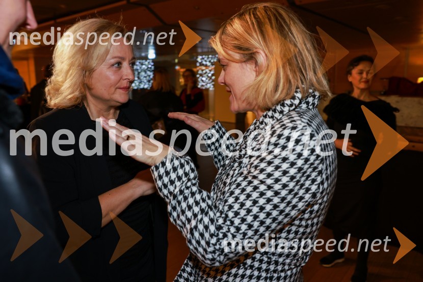  Nataša Barbara Gračner, režiserka in igralka;  Manca Majeršič Sevšek, dramaturginjaKaj se je zgodilo z Bette Davis in Joan Crawford?, premiera v Cankarjevem domu