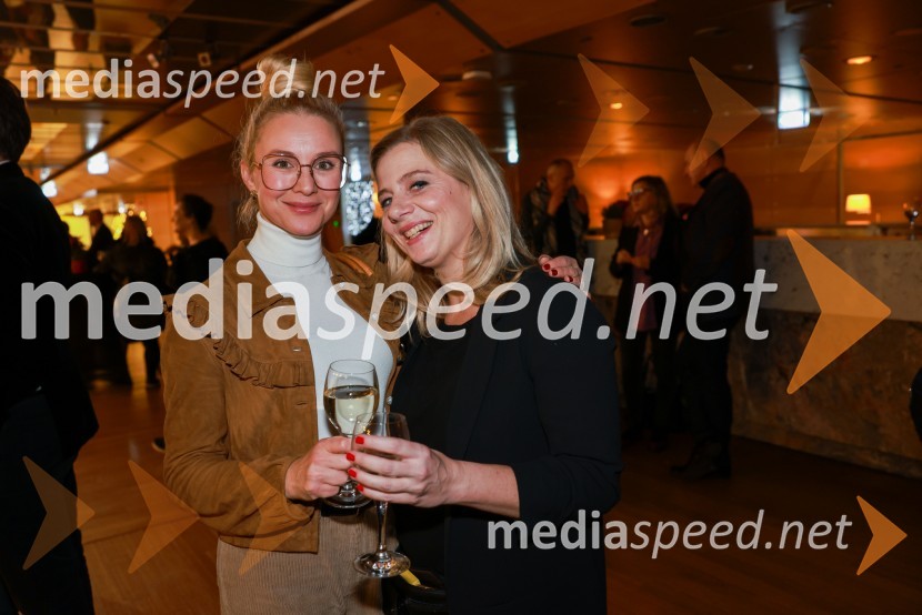  Iva Krajnc Bagola, igralka;  Jana Zupančič, igralkaKaj se je zgodilo z Bette Davis in Joan Crawford?, premiera v Cankarjevem domu