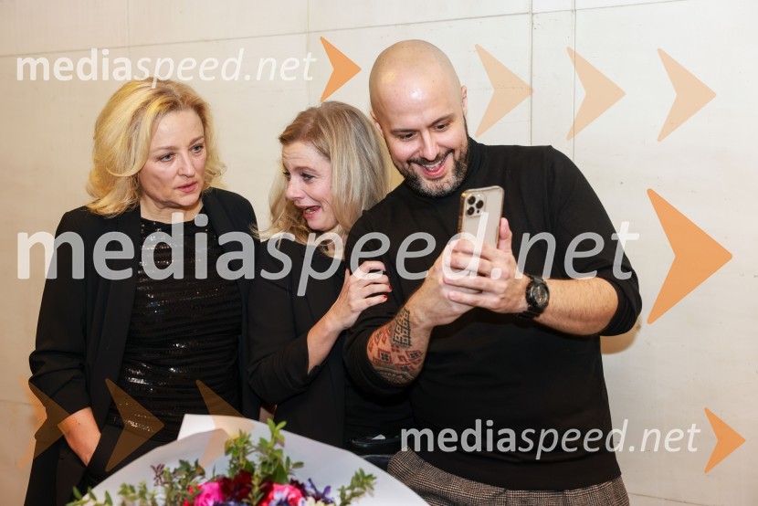  Nataša Barbara Gračner, režiserka in igralka;  Jana Zupančič, igralka;  Nikola Ljuca, režiserKaj se je zgodilo z Bette Davis in Joan Crawford?, premiera v Cankarjevem domu