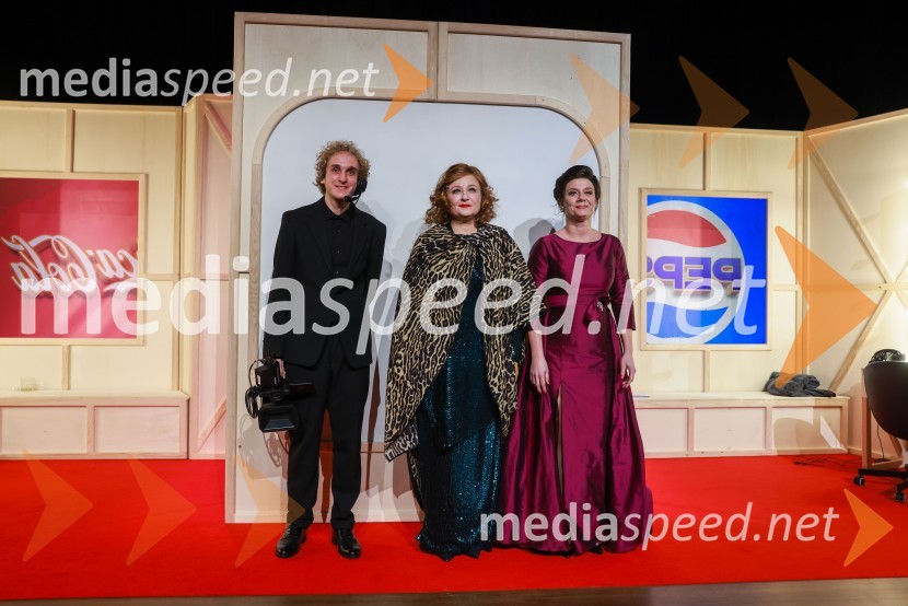  ... ;  Nataša Barbara Gračner, režiserka in igralka;  Jana Zupančič, igralkaKaj se je zgodilo z Bette Davis in Joan Crawford?, premiera v Cankarjevem domu