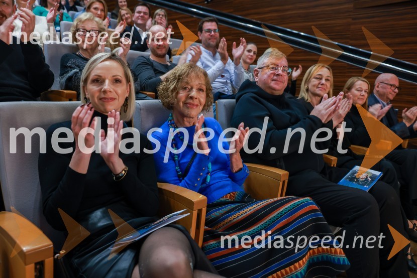  Maša Jovanović;  Milena  Zupančič, igralka;  Robert Waltl, direktor, Mini teaterKaj se je zgodilo z Bette Davis in Joan Crawford?, premiera v Cankarjevem domu