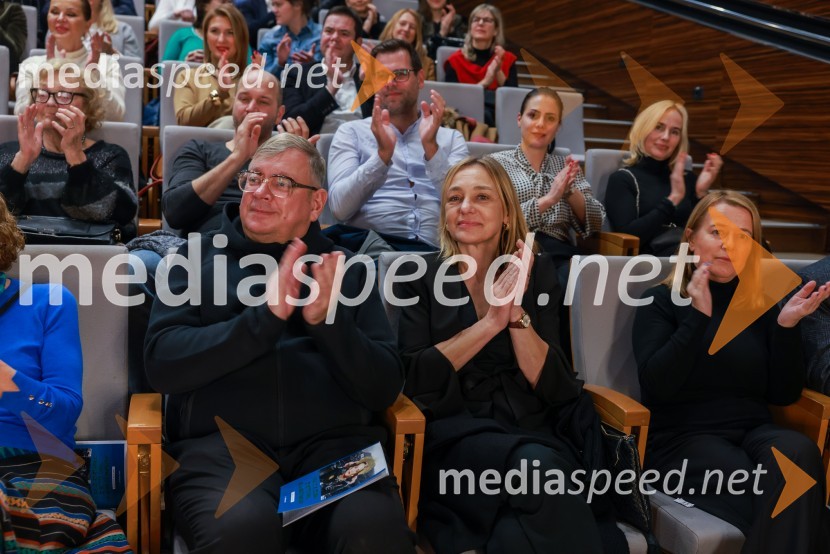  Robert Waltl, direktor, Mini teater; dr. Alja  Brglez, šefinja kabineta bivšega predsednika RS;  Petra Škofic, vodja kabineta predsednika Vlade Republike SlovenijeKaj se je zgodilo z Bette Davis in Joan Crawford?, premiera v Cankarjevem domu