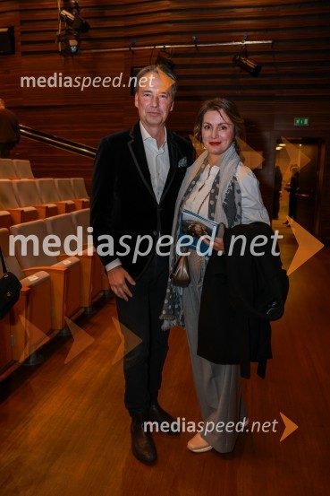  Tomislav Čizmić, predsednik poslovodstva družbe, Telemach Slovenija d.o.o.;  Sandra Ristić, Teater TivoliKaj se je zgodilo z Bette Davis in Joan Crawford?, premiera v Cankarjevem domu