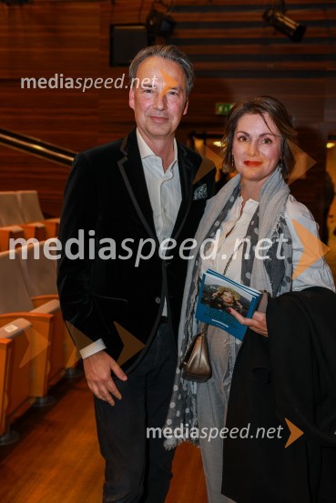  Tomislav Čizmić, predsednik poslovodstva družbe, Telemach Slovenija d.o.o.;  Sandra Ristić, Teater TivoliKaj se je zgodilo z Bette Davis in Joan Crawford?, premiera v Cankarjevem domu