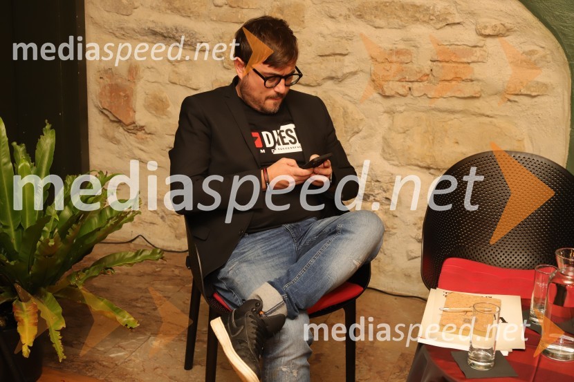  Matija Stepišnik, odgovorni urednik, Večer mediji d.o.oJe Evropska Unija pred razpadom?, okrogla miza