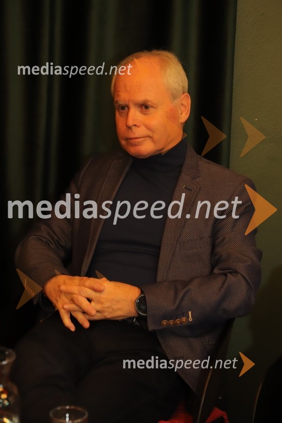  Milan Predan, veleposlanik Republike Slovenije v Republiki Severni MakedonijiJe Evropska Unija pred razpadom?, okrogla miza