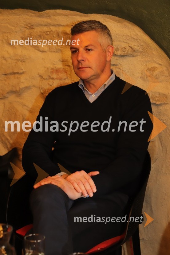  Matjaž Nemec, podpredsednik državnega zbora in politik Socialnih demokratov Je Evropska Unija pred razpadom?, okrogla miza