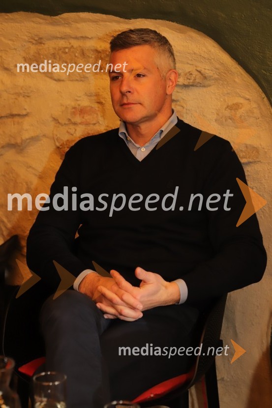  Matjaž Nemec, podpredsednik državnega zbora in politik Socialnih demokratov Je Evropska Unija pred razpadom?, okrogla miza