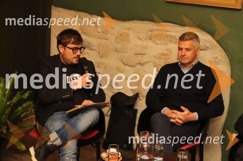  Matija Stepišnik, odgovorni urednik, Večer mediji d.o.o;  Matjaž Nemec, podpredsednik državnega zbora in politik Socialnih demokratov Je Evropska Unija pred razpadom?, okrogla miza