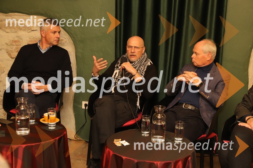  Matjaž Nemec, podpredsednik državnega zbora in politik Socialnih demokratov ;  Bartolo Lampret;  Milan Predan, veleposlanik Republike Slovenije v Republiki Severni MakedonijiJe Evropska Unija pred razpadom?, okrogla miza