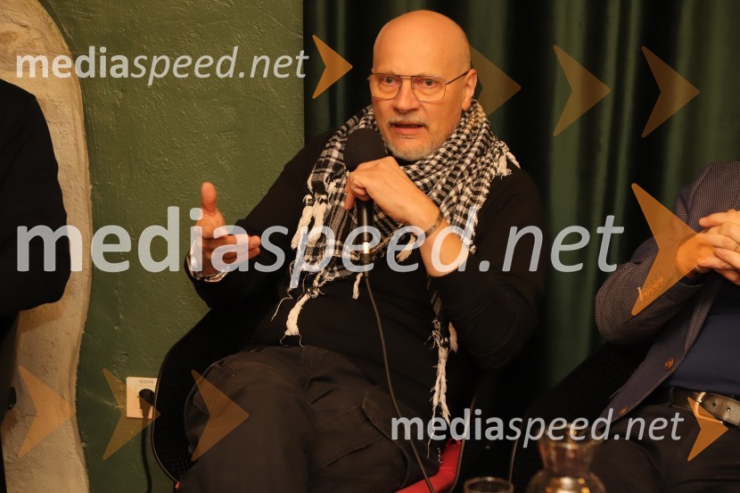  Bartolo LampretJe Evropska Unija pred razpadom?, okrogla miza