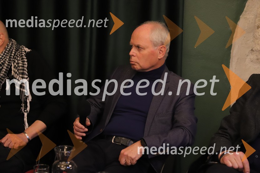  Milan Predan, veleposlanik Republike Slovenije v Republiki Severni MakedonijiJe Evropska Unija pred razpadom?, okrogla miza