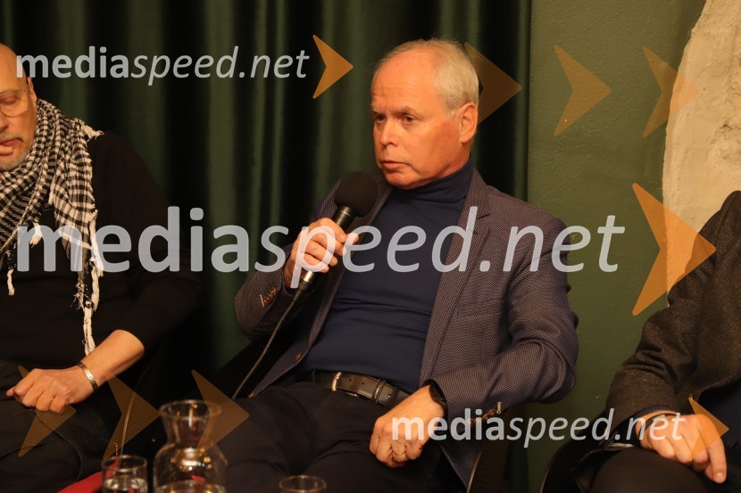  Milan Predan, veleposlanik Republike Slovenije v Republiki Severni MakedonijiJe Evropska Unija pred razpadom?, okrogla miza