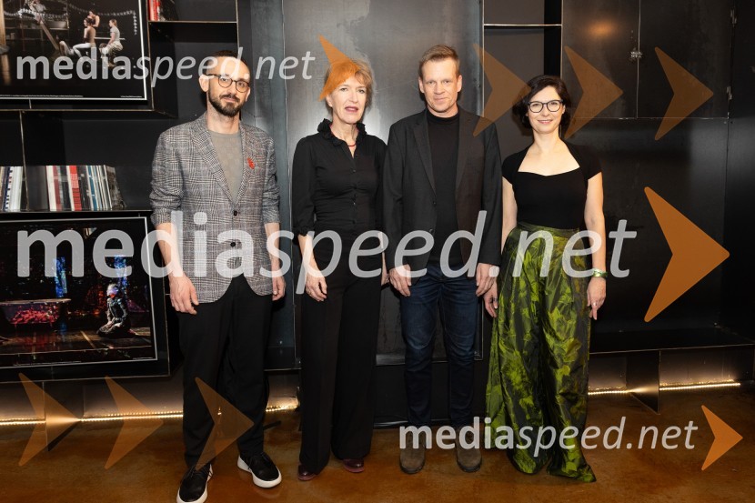  Jernej Pristov, vodja službe za odnose z javnostmi SNG Drama Ljubljana;  Vesna Jurca Tadel, ravnateljice SNG Drama Ljubljana;  Luka Nabergoj, pomočnik ravnateljice SNG Drama Ljubljana;  Špela  Zorn, vodja programa v SNG DramaTango premierno v Mali Drami