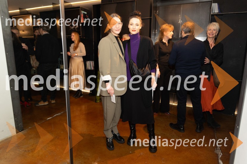  Anamarija Bagarič, plesalka;  Urška Centa, plesalka flamenkaTango premierno v Mali Drami