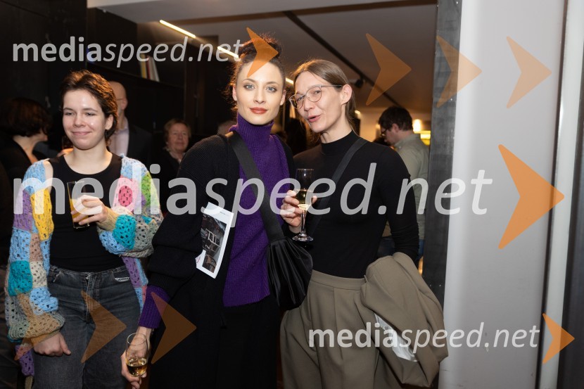  Urška Centa, plesalka flamenka;  Anamarija Bagarič, plesalkaTango premierno v Mali Drami