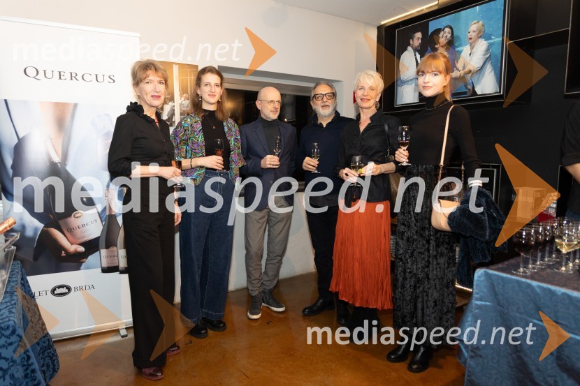  Vesna Jurca Tadel, ravnateljice SNG Drama Ljubljana;  Alma Kristina Tadel;  Boštjan Tadel;  Selçuk Avci, arhitekt;  Sanja Jurca Avci, scenografinja;  ... Tango premierno v Mali Drami