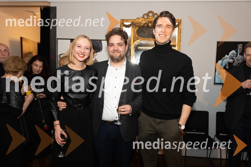  Lara Ekar Grlj, koreografinja;  Luka Marcen, režiser;  Urban Kuntarič, igralecTango premierno v Mali Drami