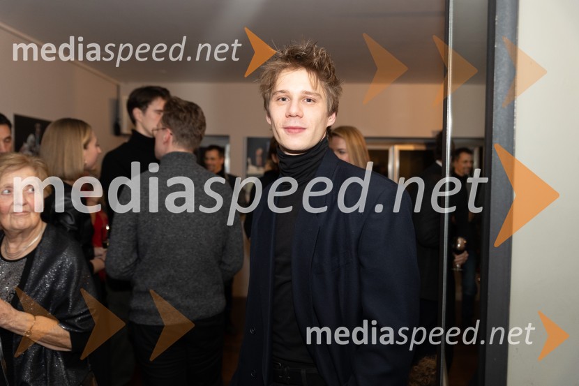  Timon Šturbej, igralecTango premierno v Mali Drami