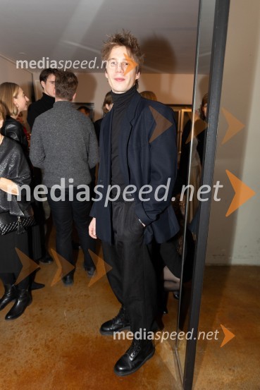  Timon Šturbej, igralecTango premierno v Mali Drami