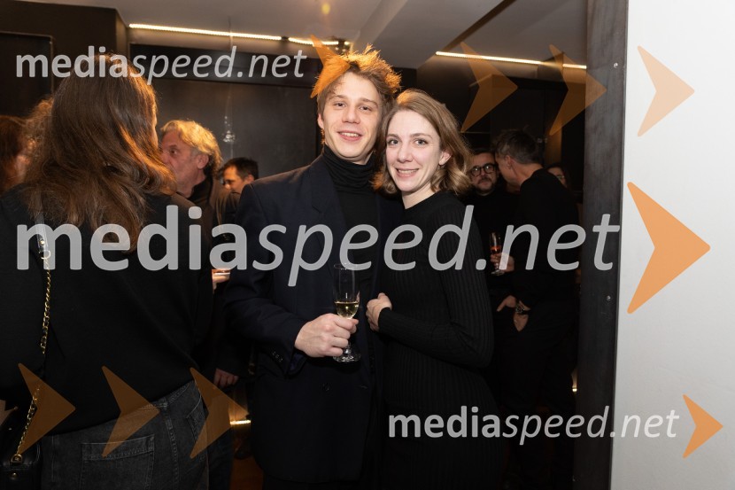  Timon Šturbej, igralec;  Eva Jesenovec, igralkaTango premierno v Mali Drami