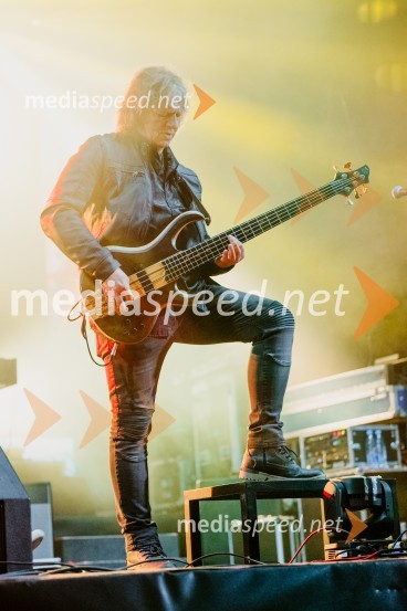  Cveto Polak, basist, skupina Šank RockŠank Rock in Joker Out na Kongresnem trgu