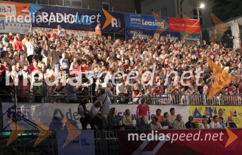 Pogled na tribuno glavnega odraFestival Lent