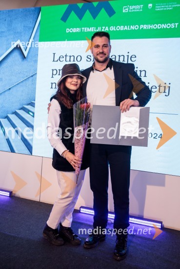  Teja Arlič, radijska voditeljica;  Tomi Gomilšek, CNC CompanyLetno srečanje prevzemnikov in naslednikov podjetij »Dobri temelji za globalno prihodnost«