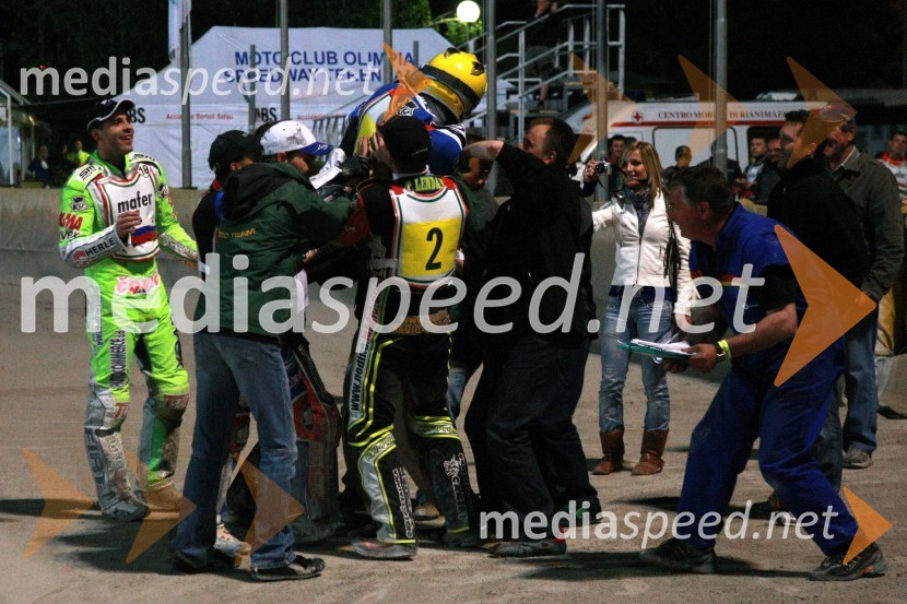 Matej Žagar na rokah slovenske ekipeSPEEDWAY, SP ekip, kvalifikacije 1