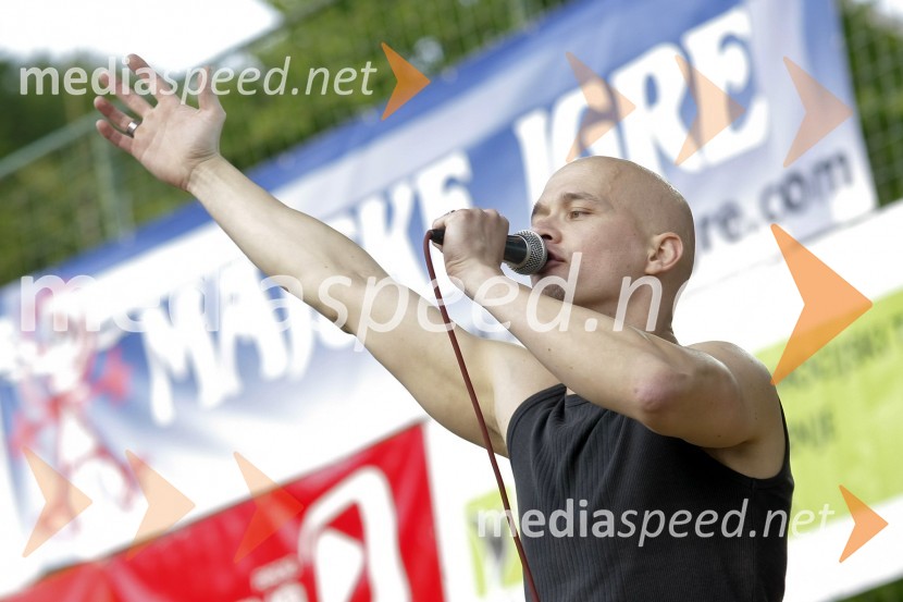 Uroš Petrovski - Urko, pevec skupine MitOtvoritev Majskih iger 2009