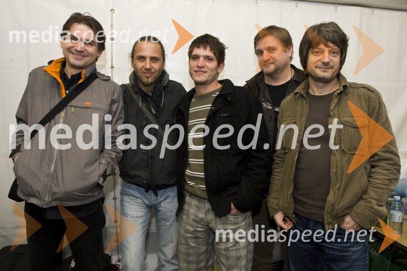Skupina Avtomobili (Marko Vuksanovič, Boštjan Andrejc, Lucijan Kodermac, Mirko Vuksanovič in David Šuligoj)Otvoritev Majskih iger 2009