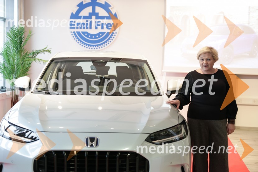  Romana  Rosnaky, direktorica prodaje in marketinga, AC-Mobil d.o.o.Nova Honda ZR-V, predstavitev