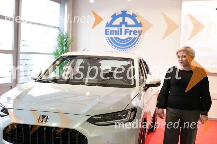  Romana  Rosnaky, direktorica prodaje in marketinga, AC-Mobil d.o.o.Nova Honda ZR-V, predstavitev