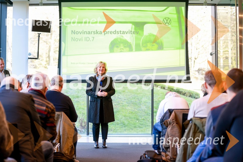  Sabrina Pečelin, vodja odnosov z javnostmi pri Porsche Slovenija d.o.o.ID.7, Volkswagnov najbolj eleganten in pameten električni avto