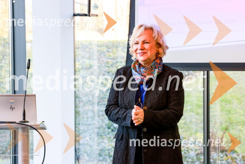  Sabrina Pečelin, vodja odnosov z javnostmi pri Porsche Slovenija d.o.o.ID.7, Volkswagnov najbolj eleganten in pameten električni avto